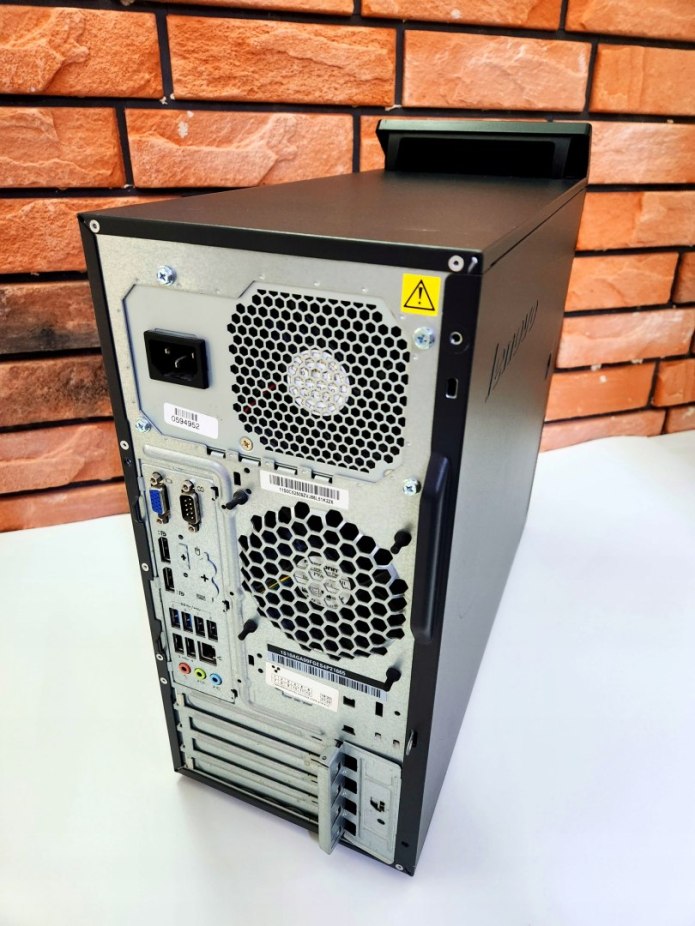 Lenovo ThinkCentre M83 TOWER Lenovo ThinkCentre M83 TOWER